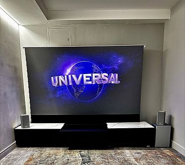 Моторизованная тумба с экраном для ультракороткофокусных лазерных проекторов Intelligent Invisible Cabinet-100 white (SALE из шоу-рума)